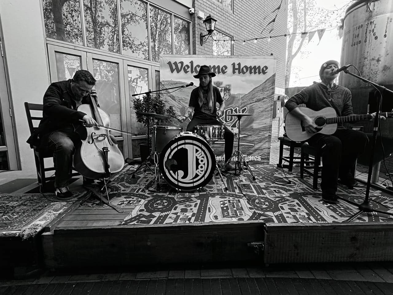 String Theory @ Sundowners Grill 8 MAr - Image 1